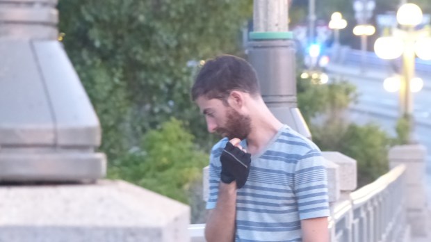 Das ist uebrigens Ronan, mein etwas verschlossener Gastgeber, die mit mir nach Ankunft in rasender Fahrradfahrt  eine Art  Schnellfuehrung veranstaltete.