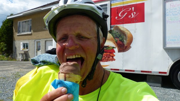 Ein Eis täglich muss sein! Die kleinste Singleportion kostes 3,50 $, ist aber 3x so groß wie bei uns!