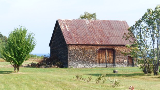 Besonderheit hier: Fassaden mit Holzschindeln verkleidet